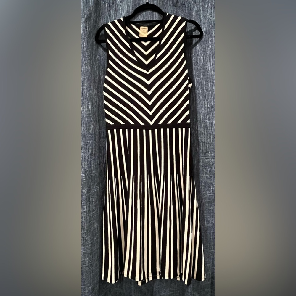Anne Klein Womens Black and White Striped Kit Dressed. Size M.